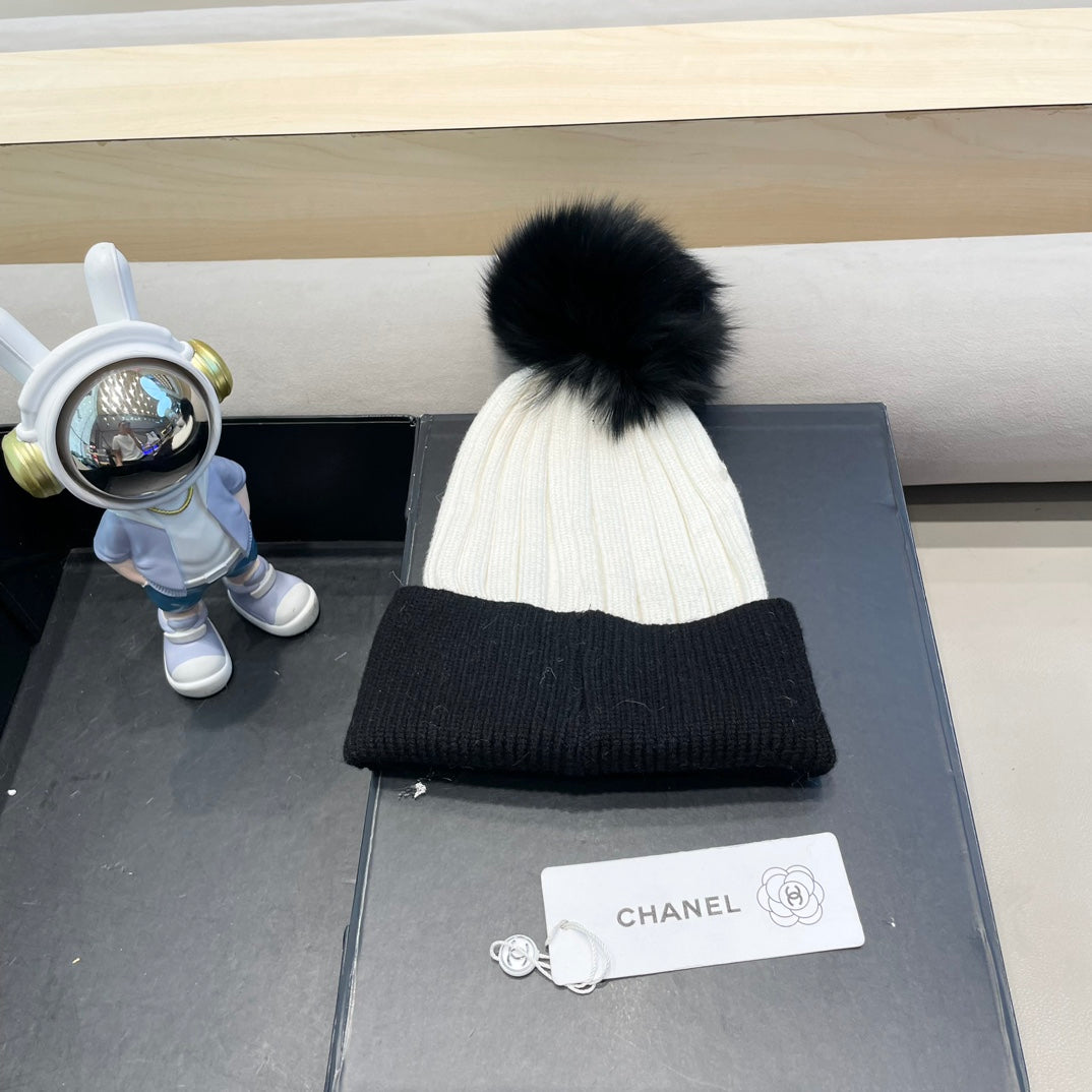 CHANEL BEANIE HAT IN BLACK MIX WHITE WOOL 421053
