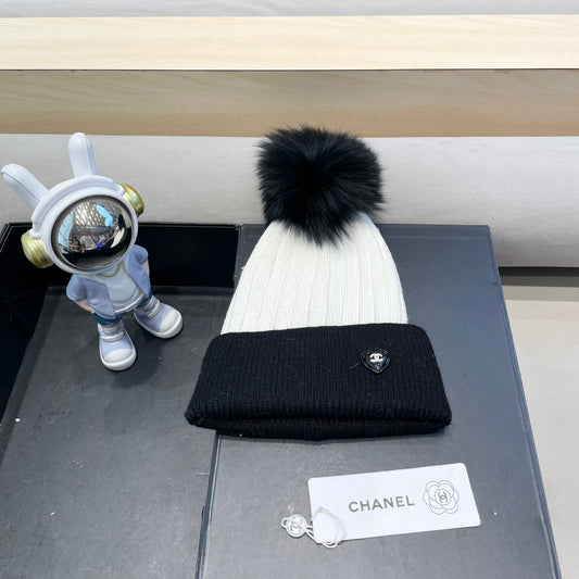 CHANEL BEANIE HAT IN BLACK MIX WHITE WOOL 421053