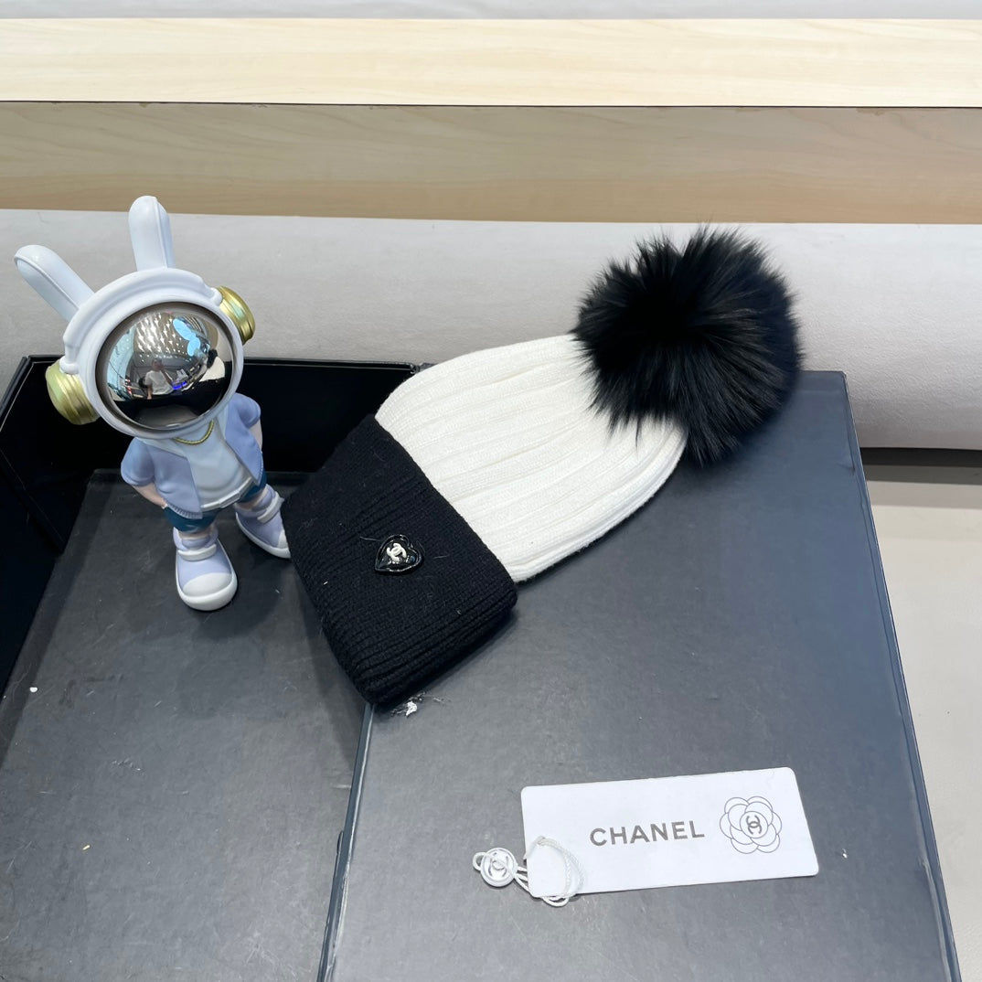 CHANEL BEANIE HAT IN BLACK MIX WHITE WOOL 421053