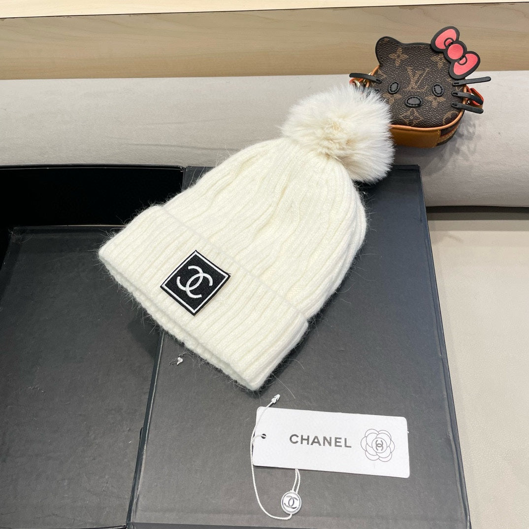 CHANEL BEANIE HAT IN WHITE WOOL 422176