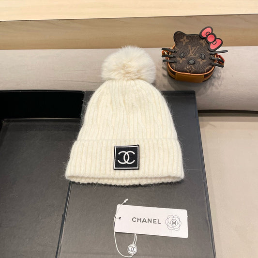 CHANEL BEANIE HAT IN WHITE WOOL 422176