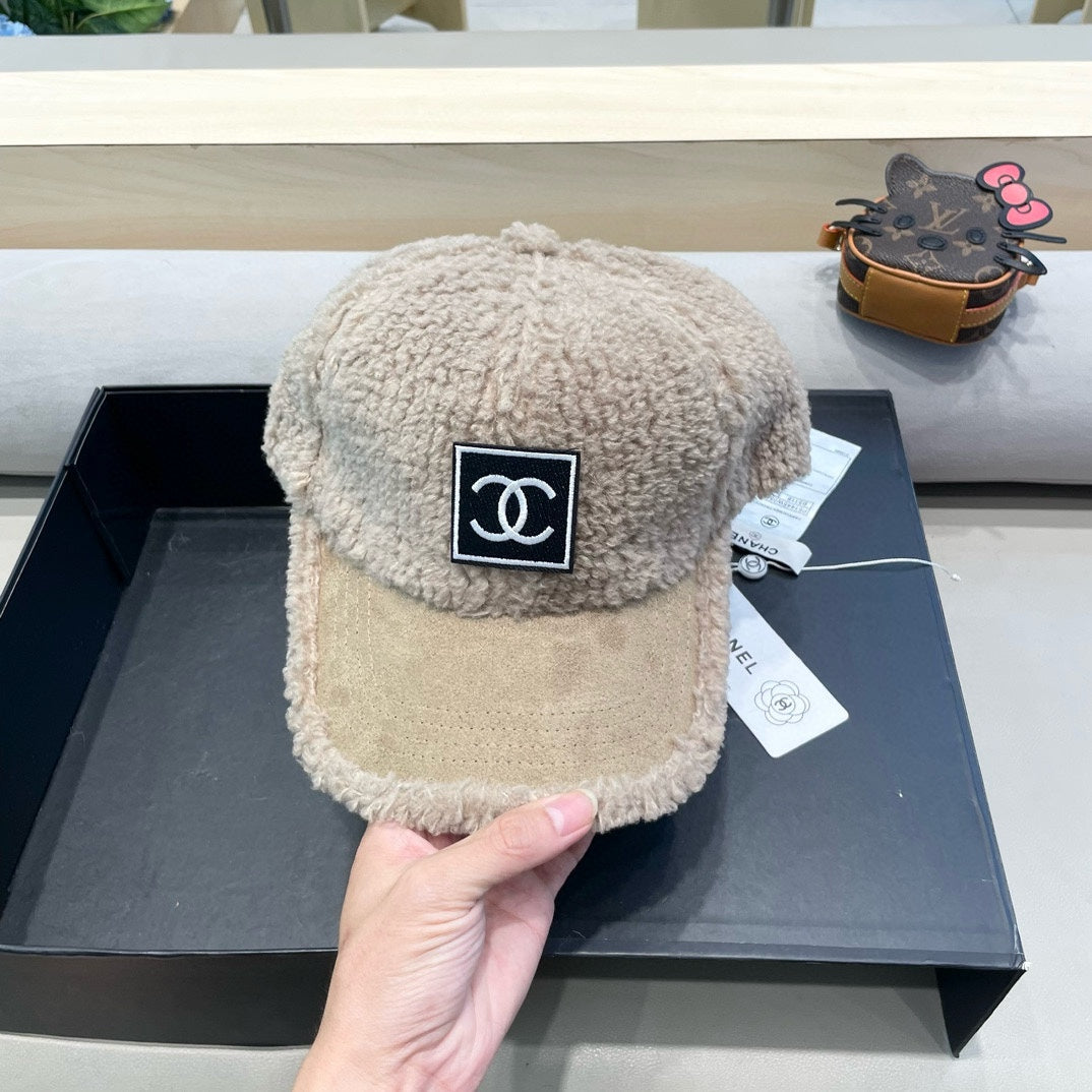 CHANEL BASEBALL CAP IN CAMEL BEIGE SHEARLING 422432