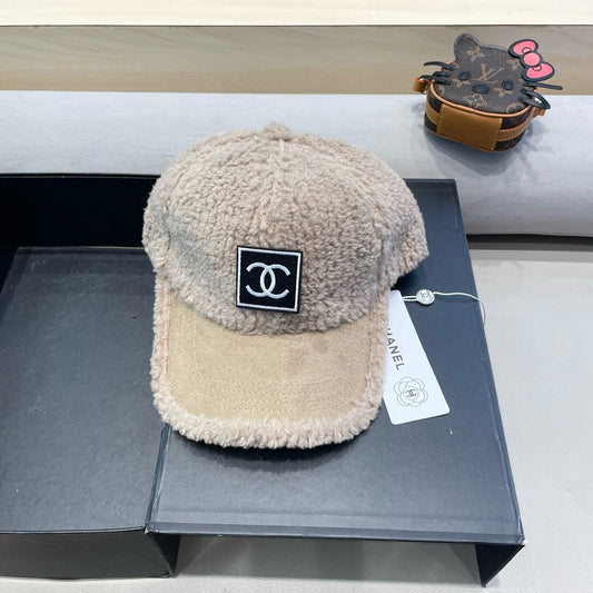CHANEL BASEBALL CAP IN CAMEL BEIGE SHEARLING 422432