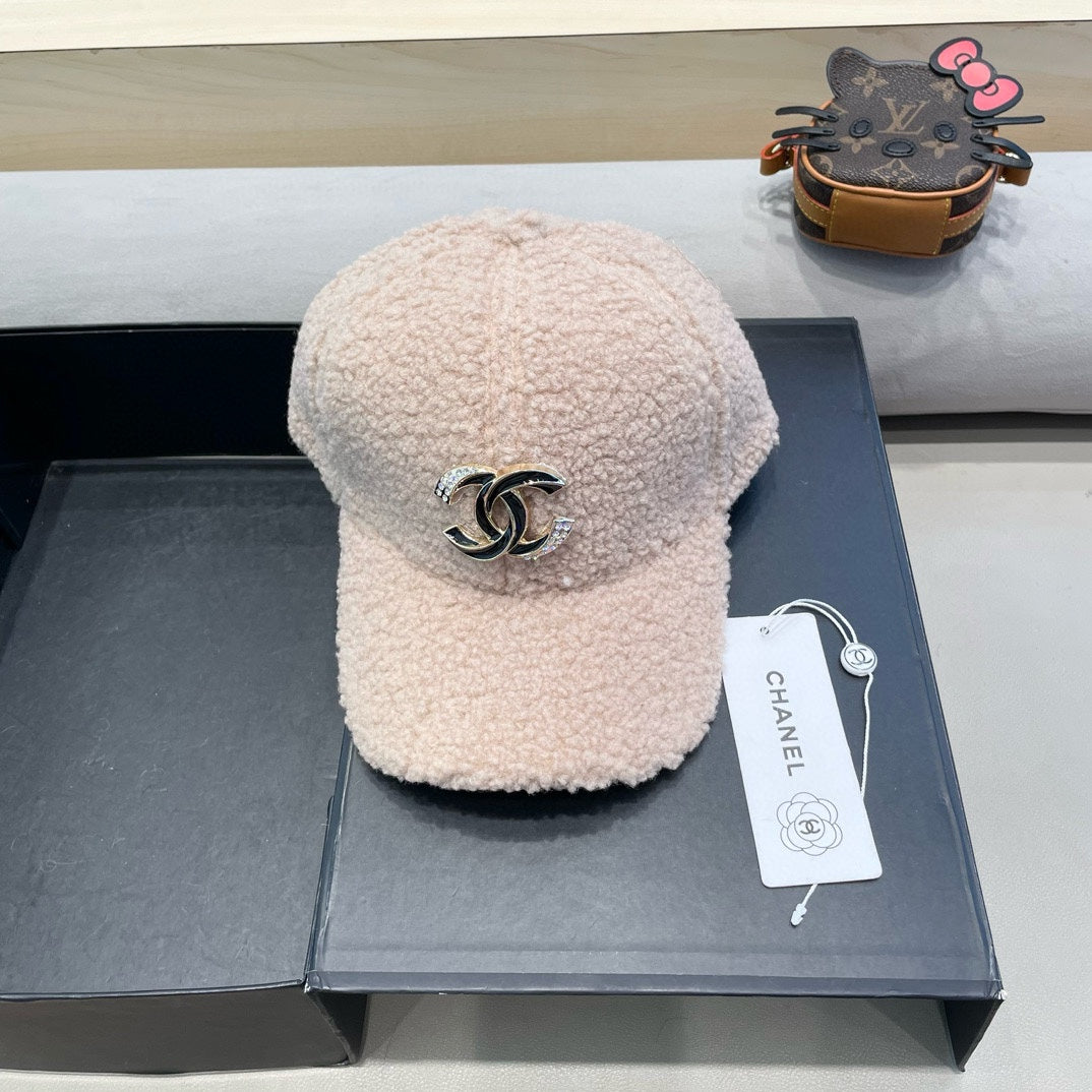 CHANEL BASEBALL HAT IN LIGHT PINK LAMB FUR 424252