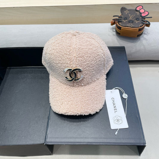 CHANEL BASEBALL HAT IN LIGHT PINK LAMB FUR 424252