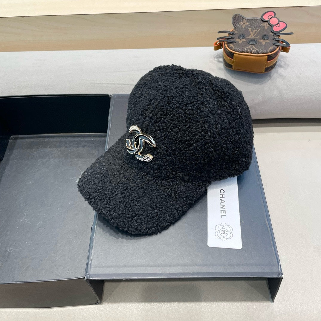CHANEL BASEBALL HAT IN BLACK LAMB FUR 424253