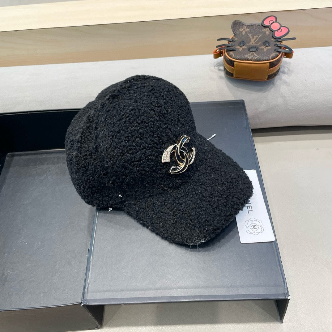CHANEL BASEBALL HAT IN BLACK LAMB FUR 424253