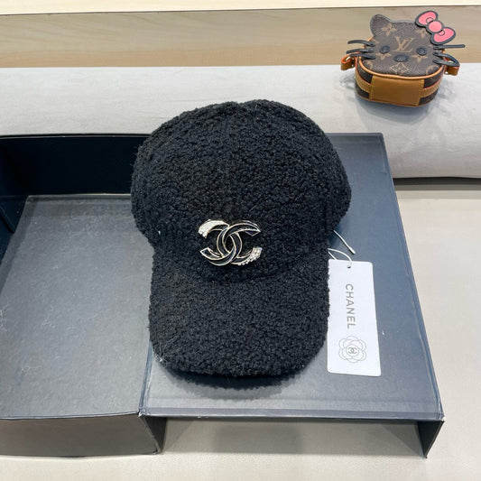 CHANEL BASEBALL HAT IN BLACK LAMB FUR 424253
