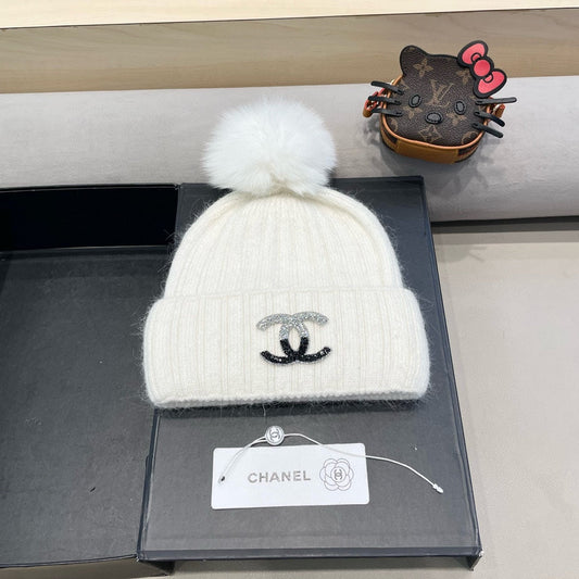 CHANEL BEANIE HAT IN WHITE WOOL 426233