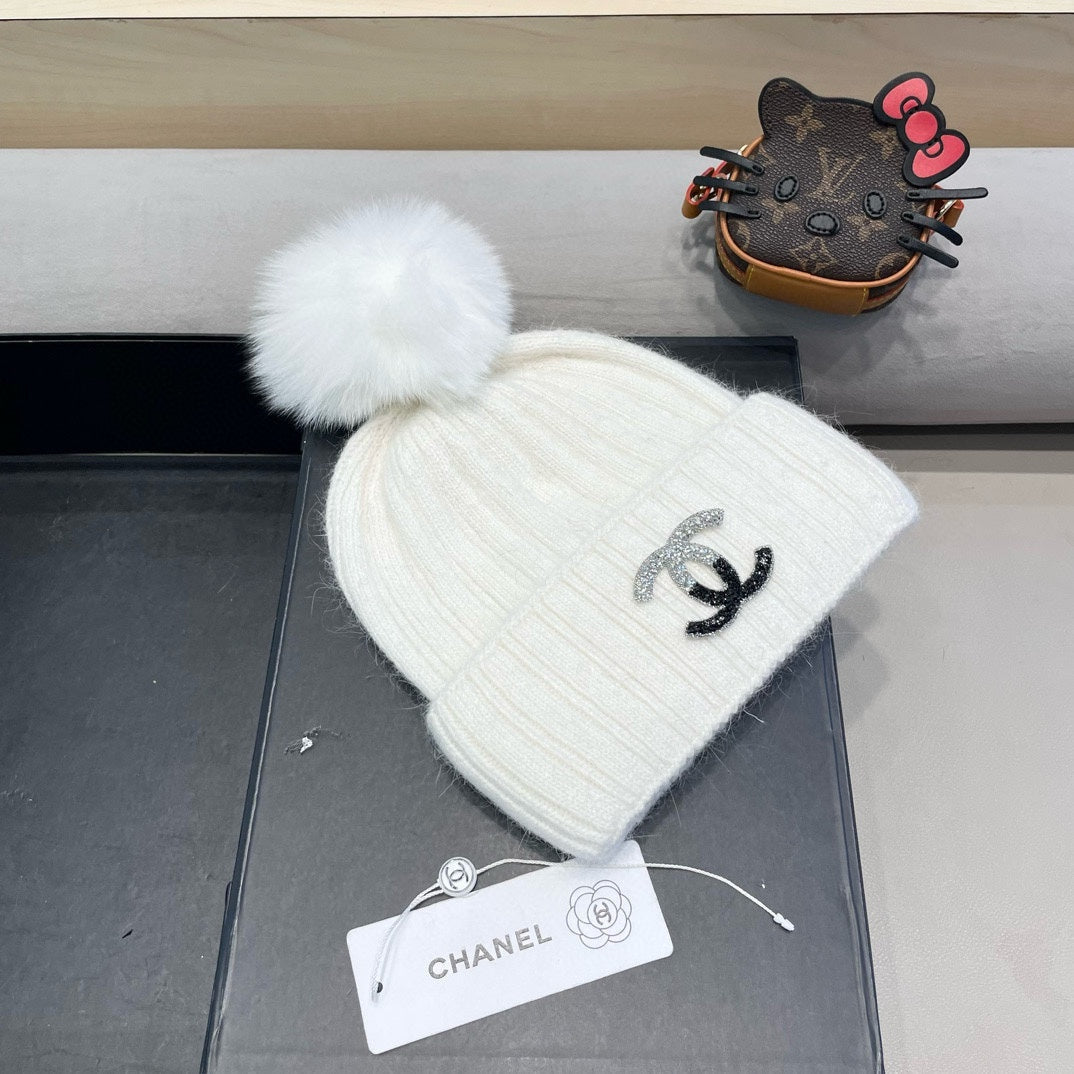 CHANEL BEANIE HAT IN WHITE WOOL 426233
