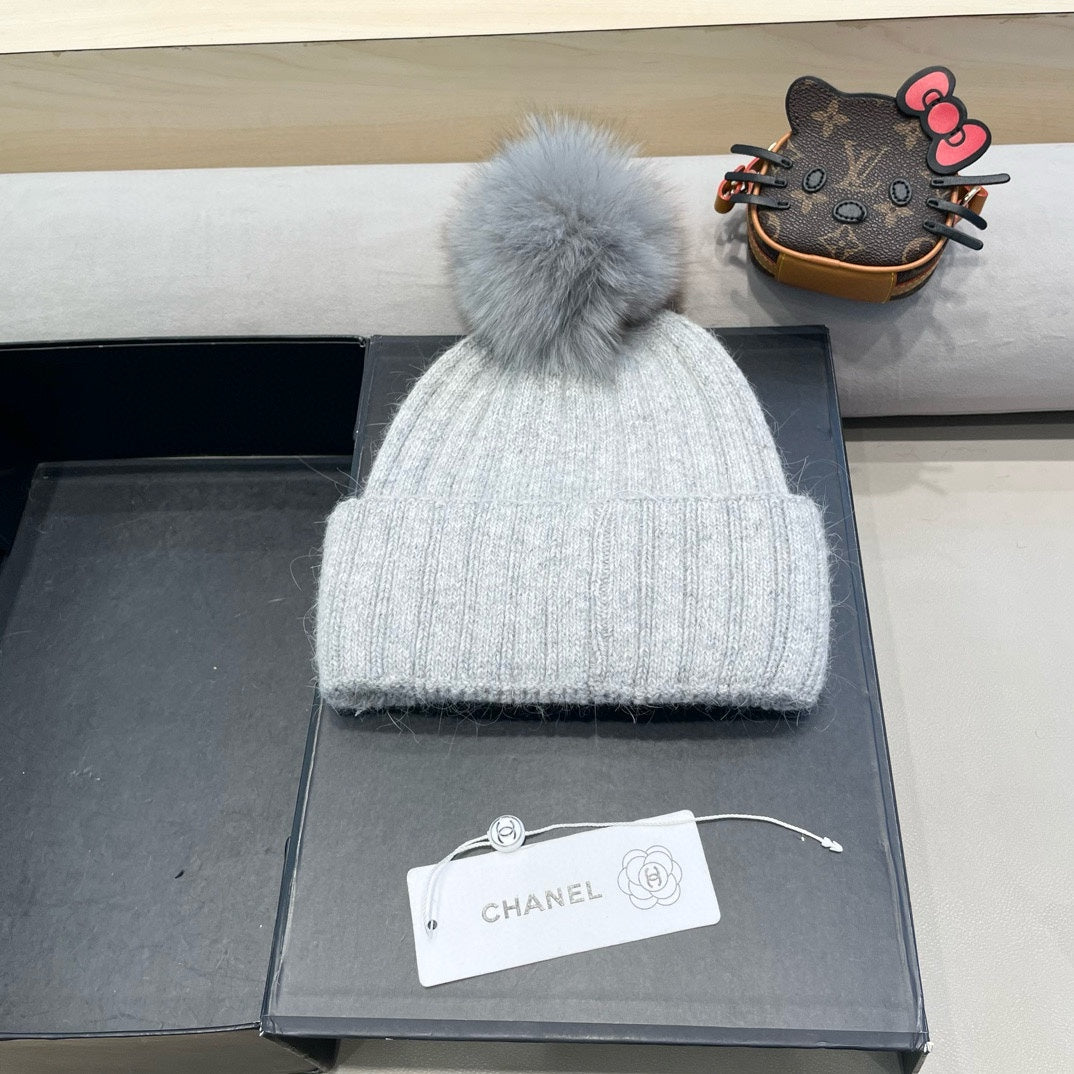 CHANEL BEANIE HAT IN CLOUD GRAY WOOL 426235