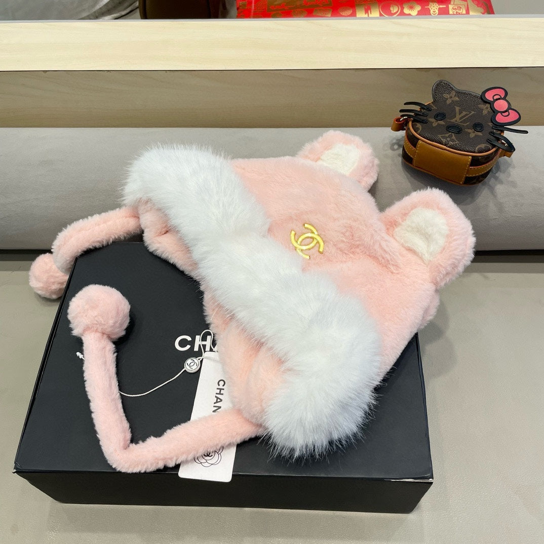 CHANEL BEANIE HAT IN LIGHT PINK LAMB FUR 426239