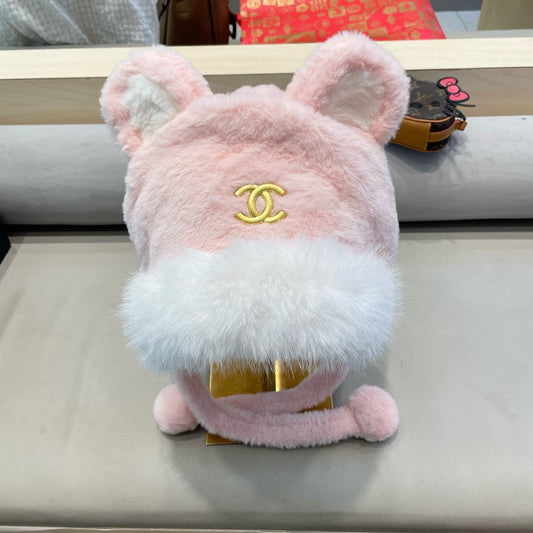 CHANEL BEANIE HAT IN LIGHT PINK LAMB FUR 426239