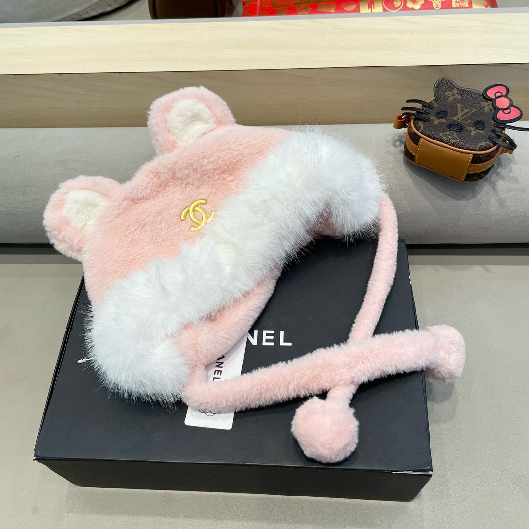 CHANEL BEANIE HAT IN LIGHT PINK LAMB FUR 426239