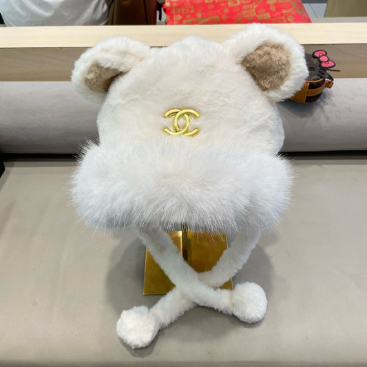 CHANEL BEANIE HAT IN WHITE LAMB FUR 426240
