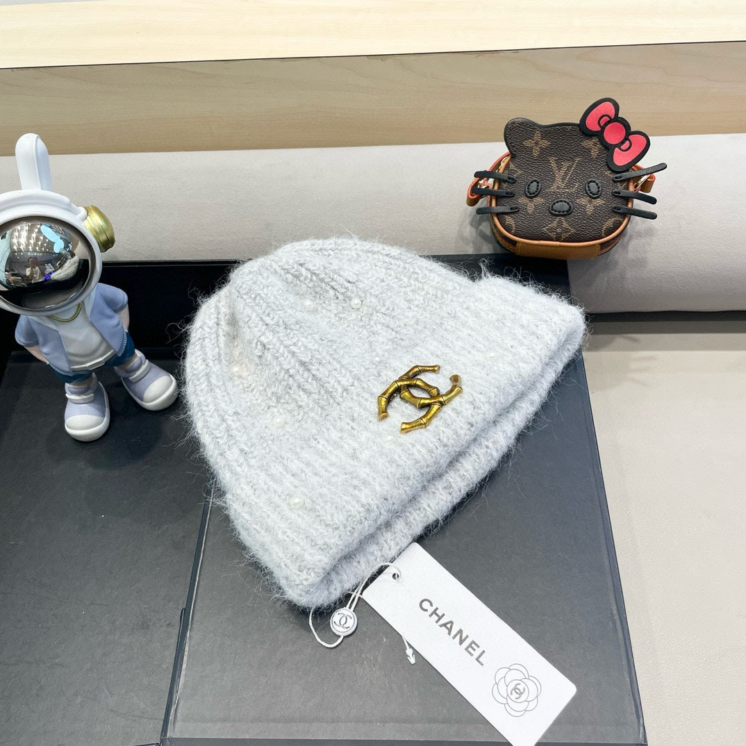 CHANEL BEANIE HAT IN CLOUD GRAY WOOL 430081