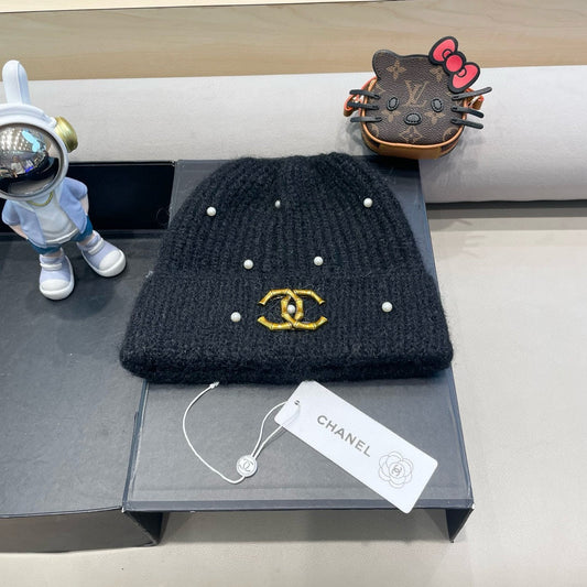 CHANEL BEANIE HAT IN BLACK WOOL 430082