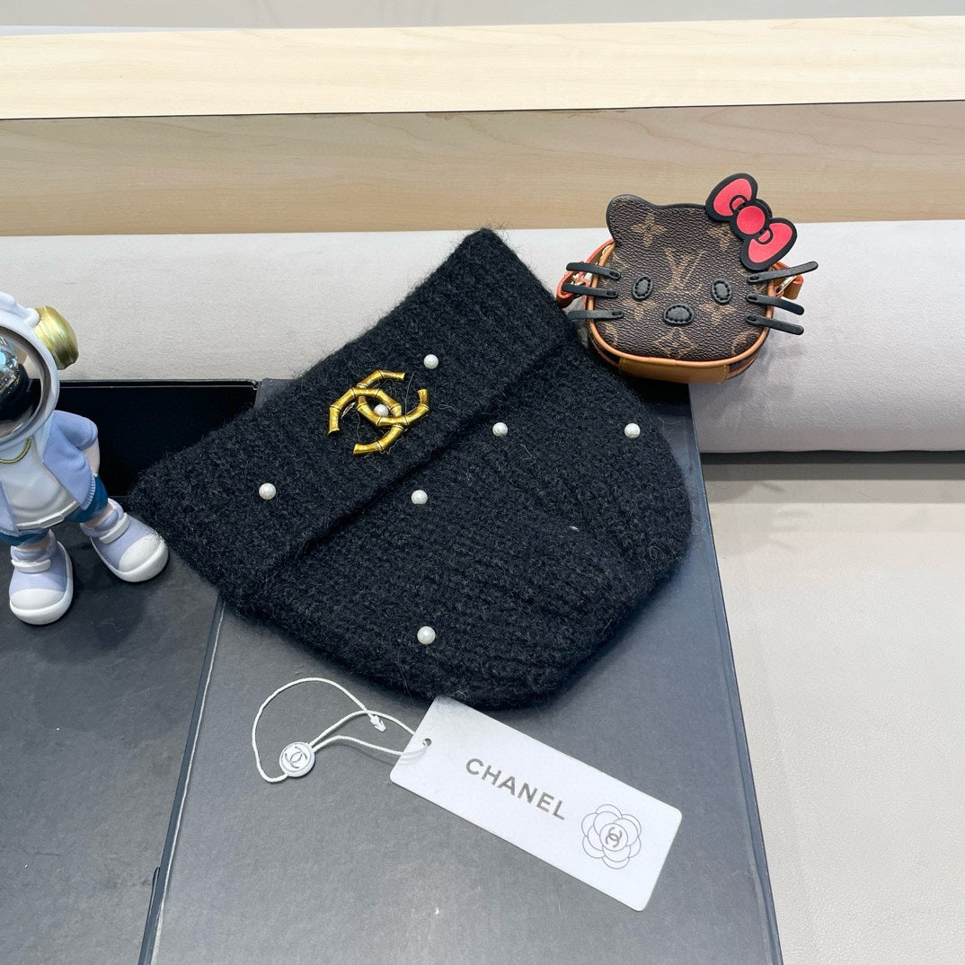 CHANEL BEANIE HAT IN BLACK WOOL 430082