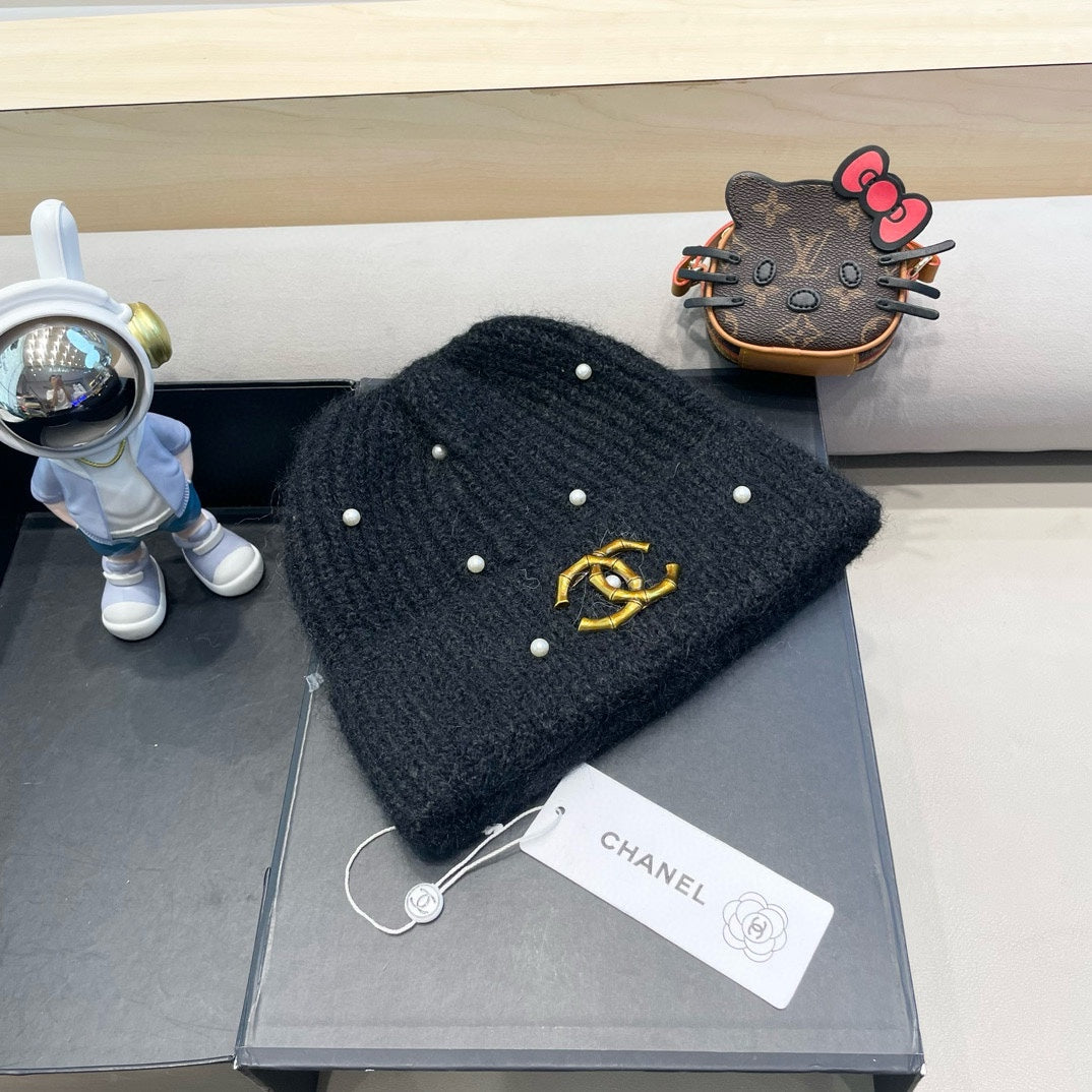 CHANEL BEANIE HAT IN BLACK WOOL 430082