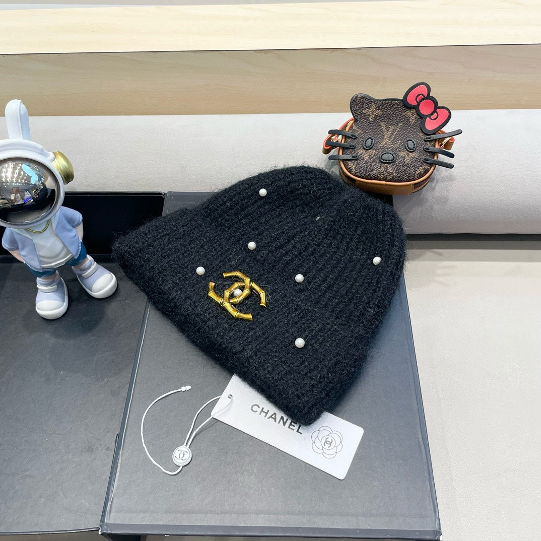 CHANEL BEANIE HAT IN BLACK WOOL 430082