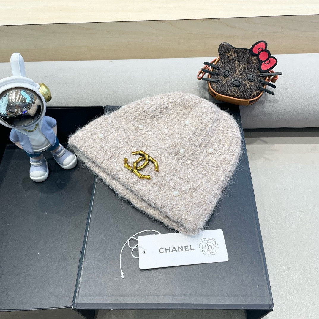 CHANEL BEANIE HAT IN KHAKI BROWN WOOL 430084