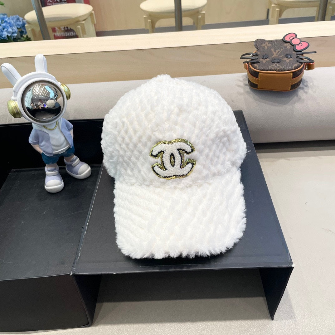 CHANEL BASEBALL CAP IN WHITE FLEECE 431372