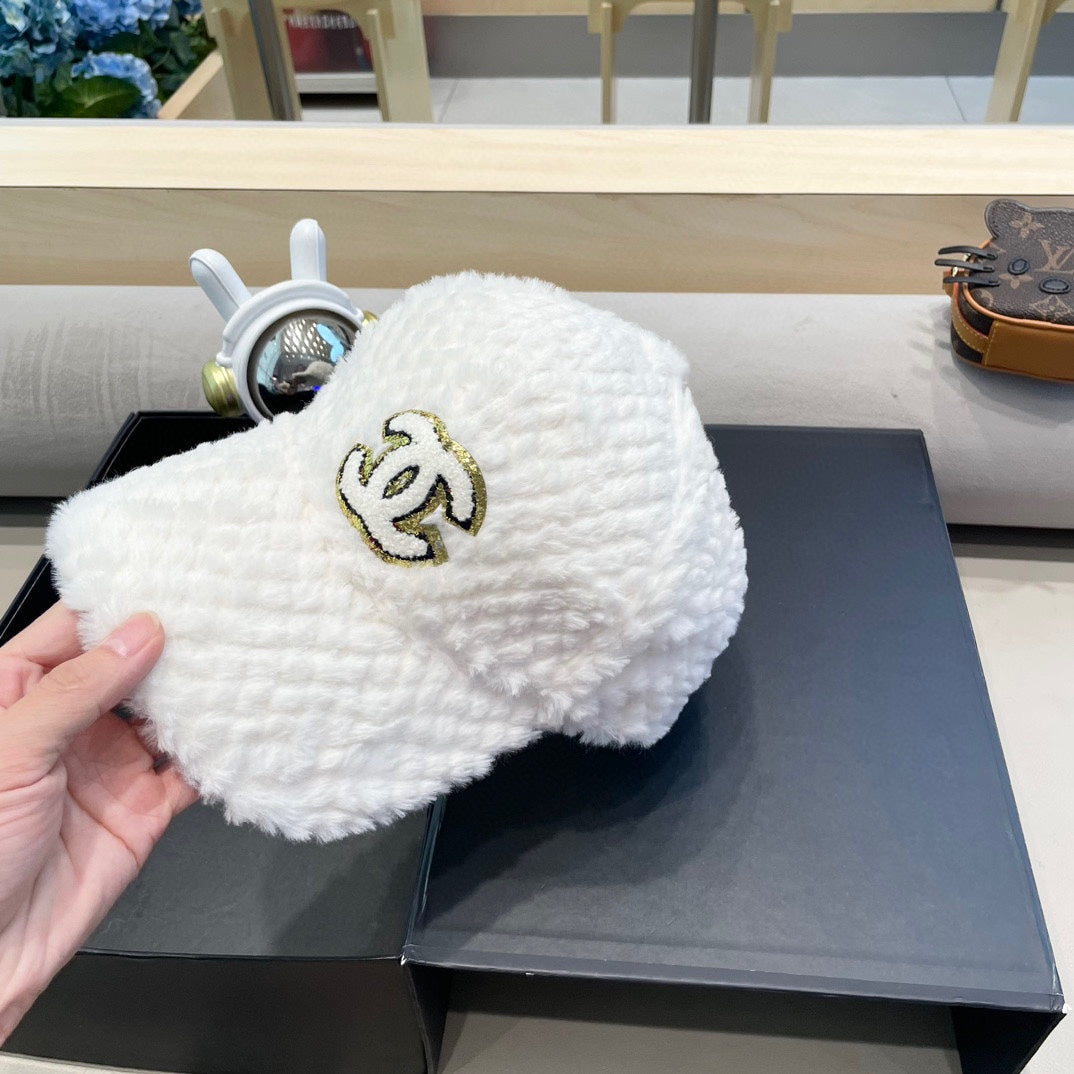 CHANEL BASEBALL CAP IN WHITE FLEECE 431372