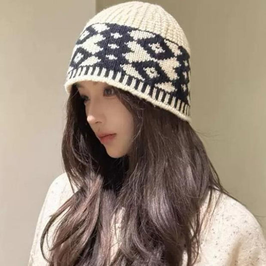 CHANEL BEANIE HAT IN WHITE MIX BLACK WOOL 431697