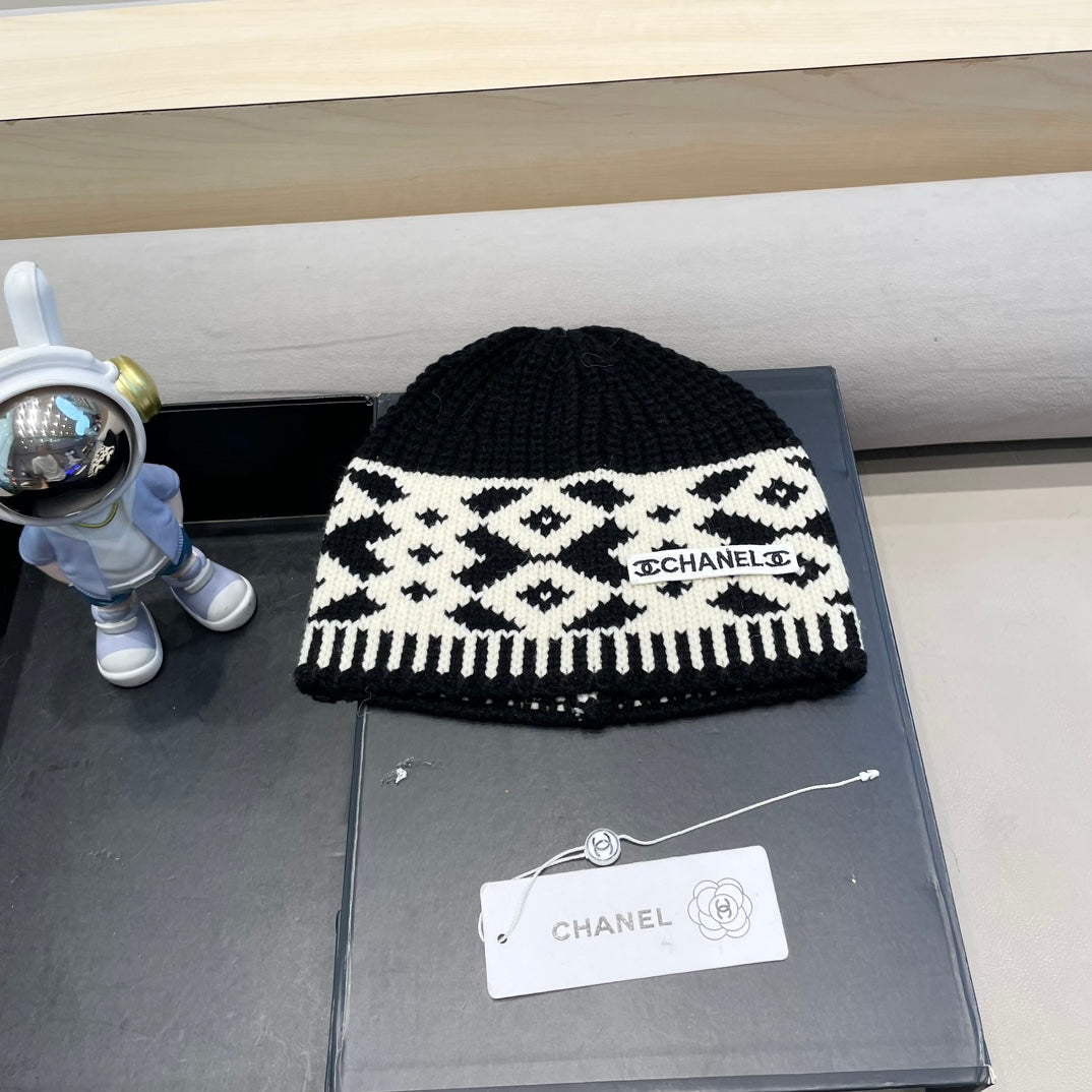 CHANEL BEANIE HAT IN BLACK MIX WHITE WOOL 431698