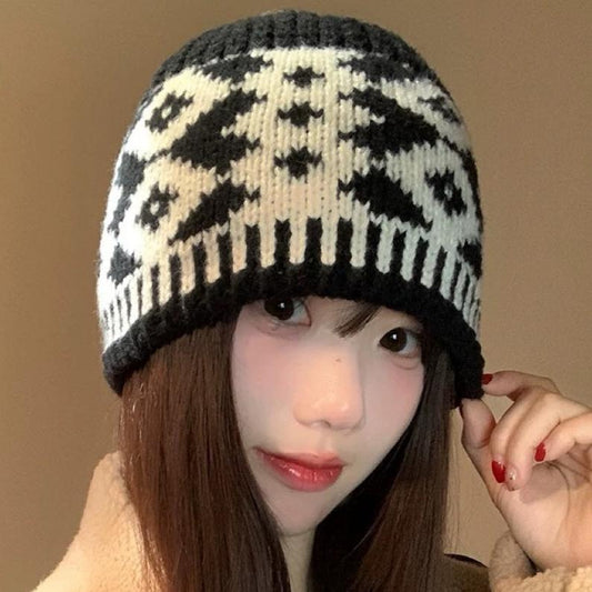 CHANEL BEANIE HAT IN BLACK MIX WHITE WOOL 431698