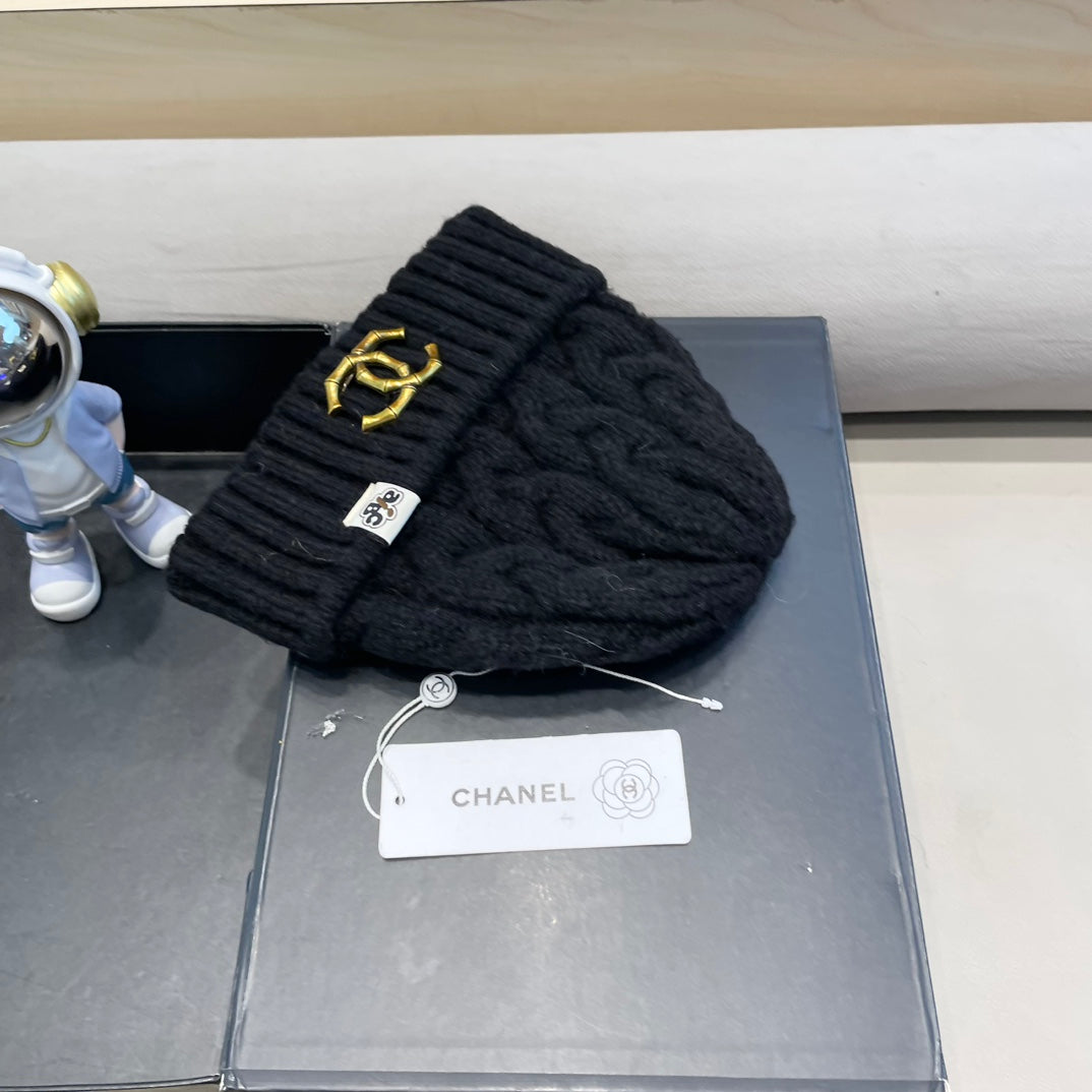 CHANEL BEANIE HAT IN BLACK WOOL 431707