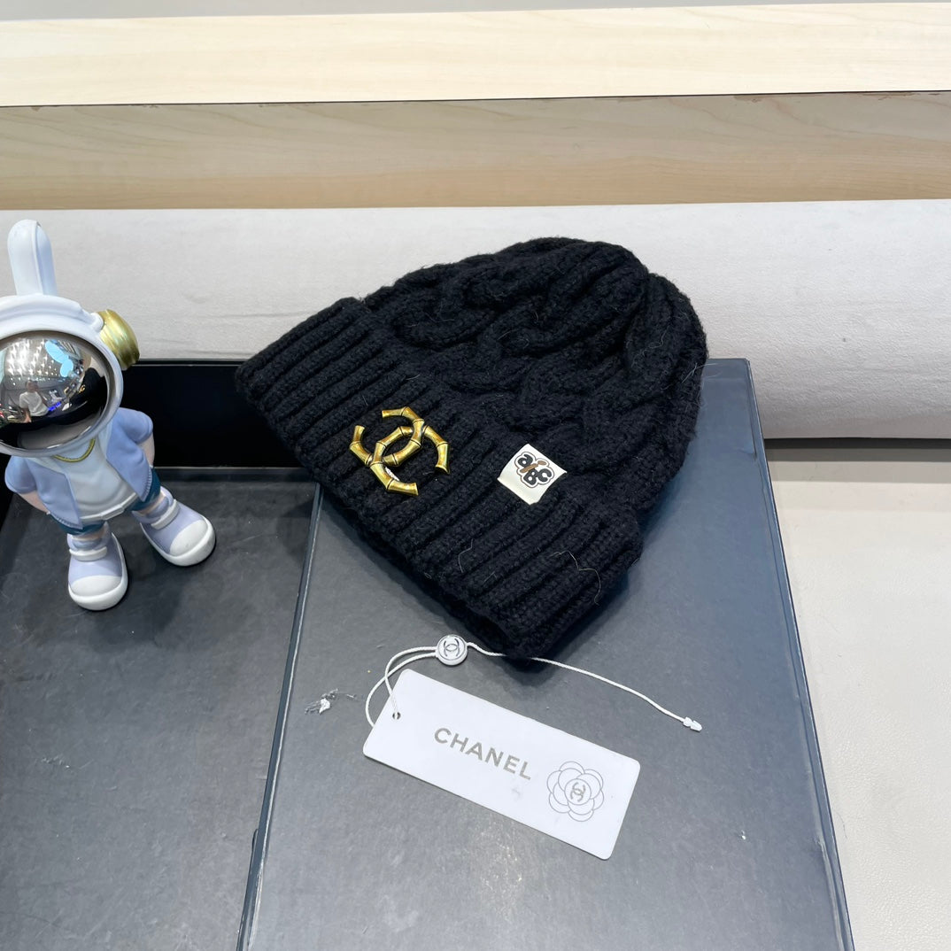 CHANEL BEANIE HAT IN BLACK WOOL 431707