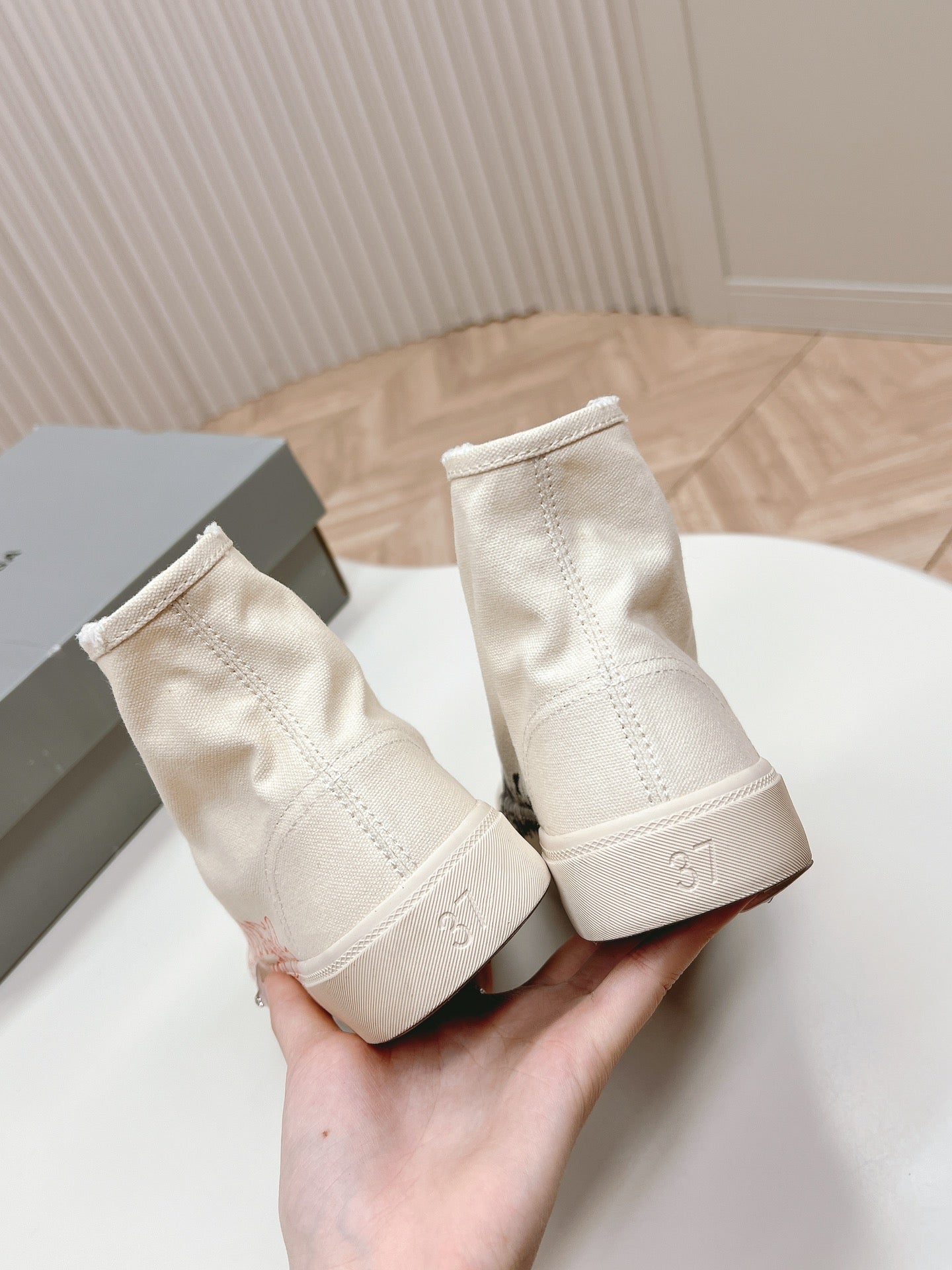 Balanciaga HIGH-TOP SNEAKERS GRAFFITI IN WHITE CANVAS