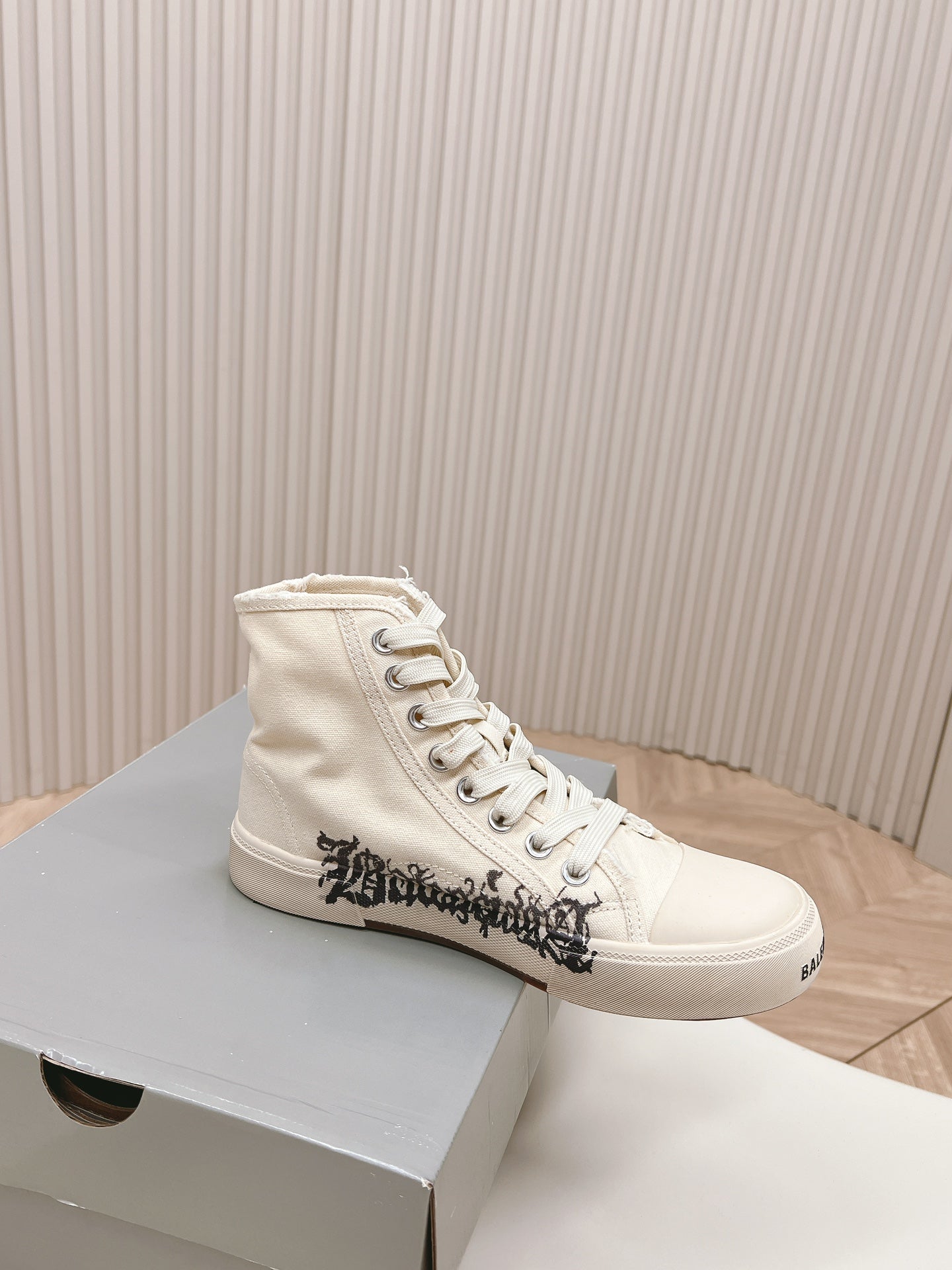 Balanciaga HIGH-TOP SNEAKERS GRAFFITI IN WHITE CANVAS