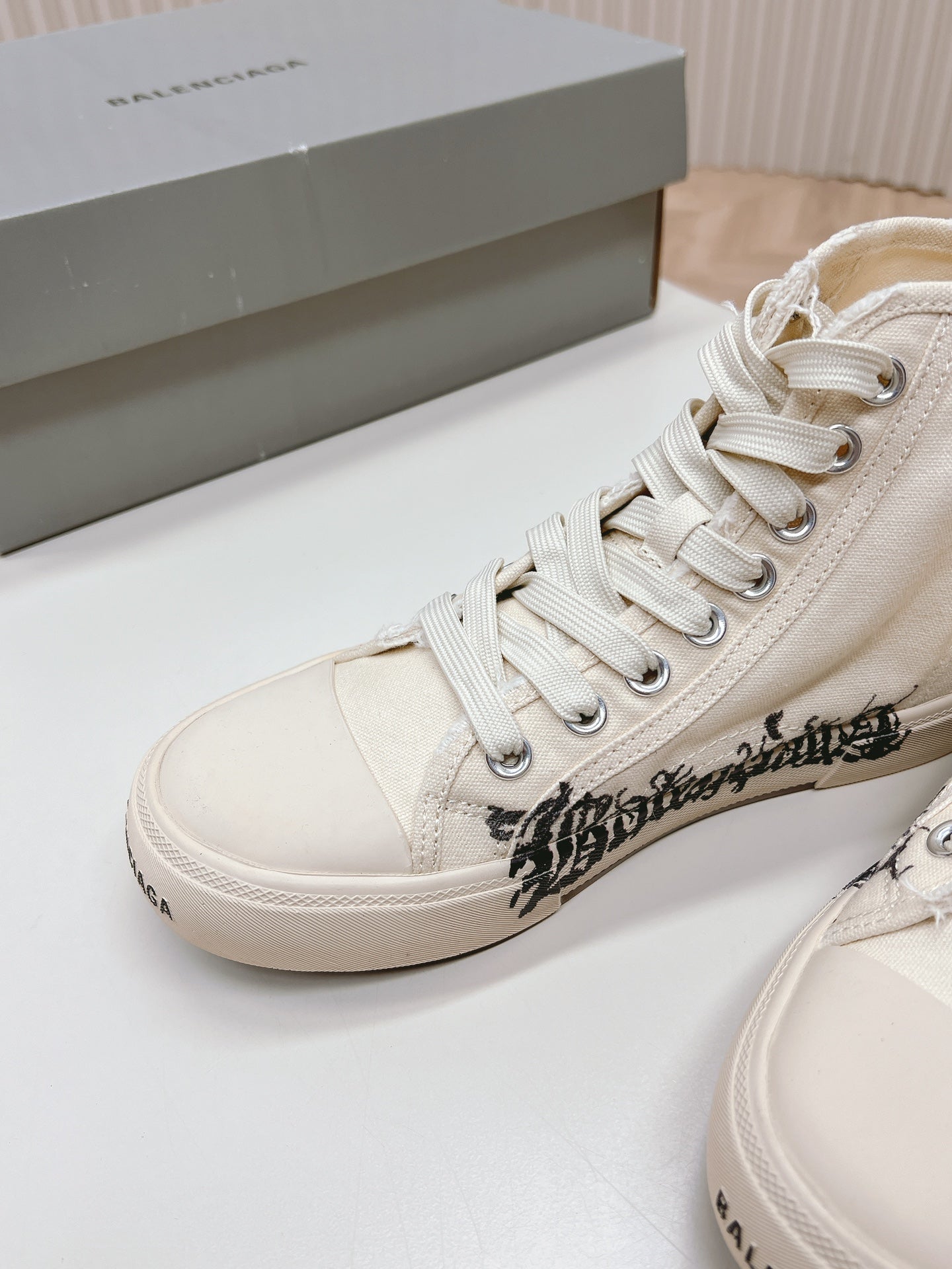 Balanciaga HIGH-TOP SNEAKERS GRAFFITI IN WHITE CANVAS