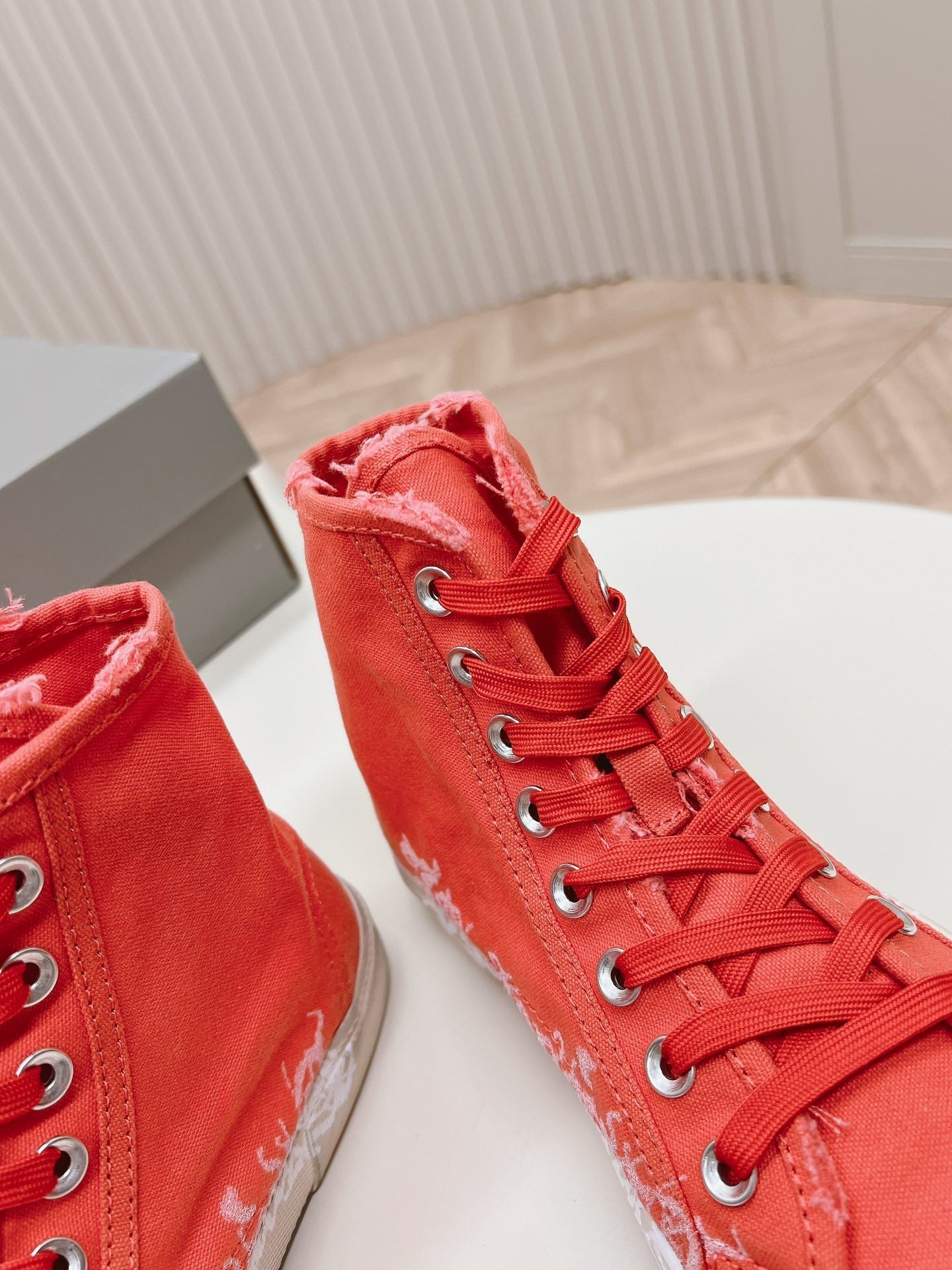 Balanciaga HIGH-TOP SNEAKERS GRAFFITI IN RED CANVAS