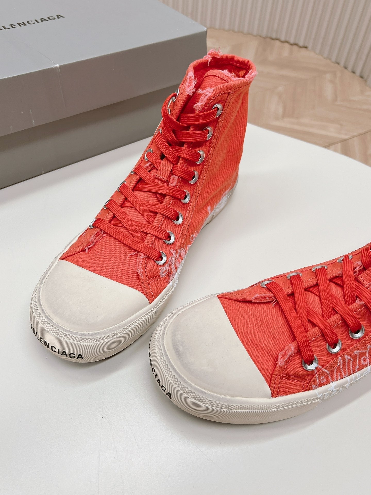 Balanciaga HIGH-TOP SNEAKERS GRAFFITI IN RED CANVAS