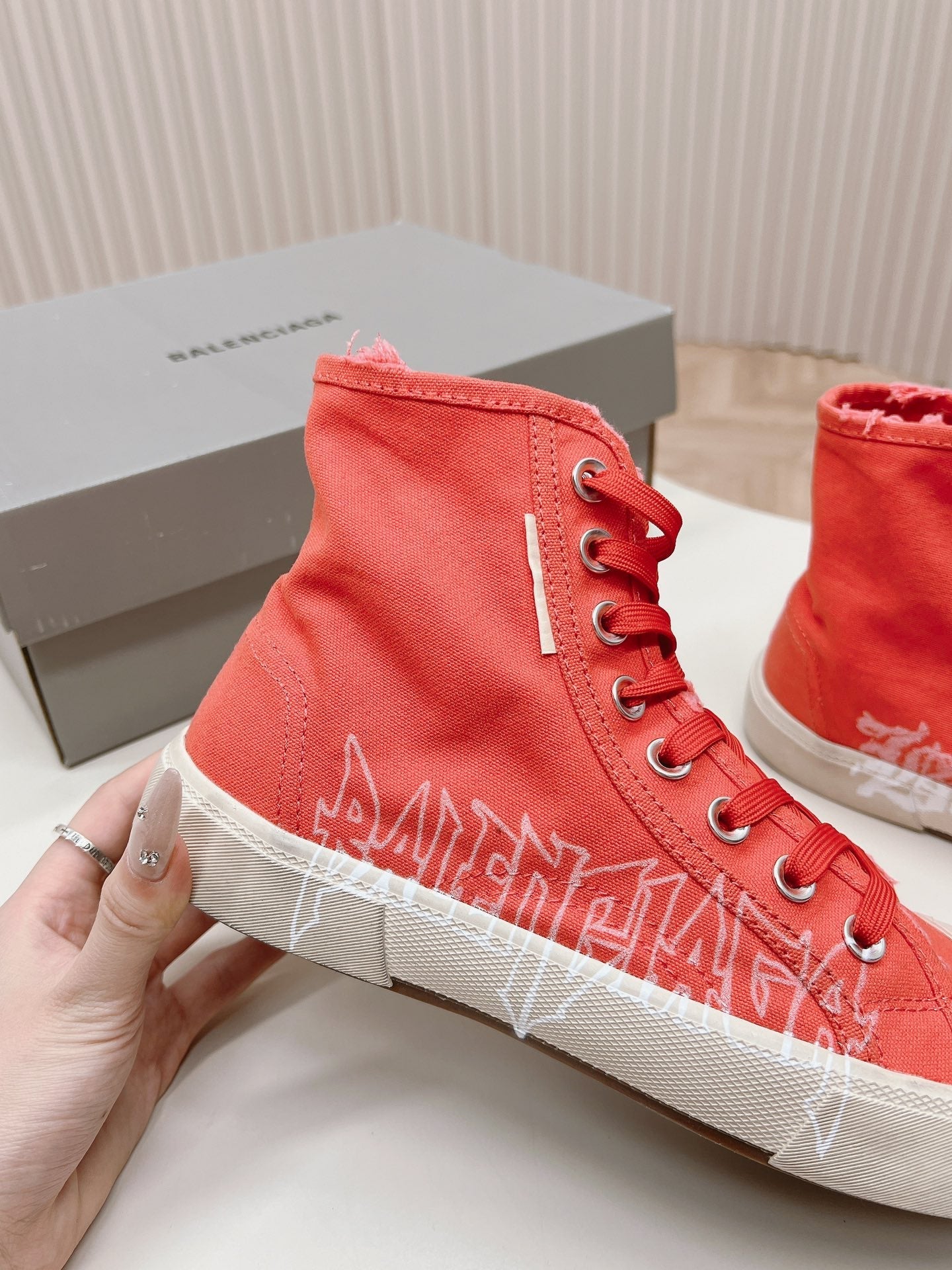 Balanciaga HIGH-TOP SNEAKERS GRAFFITI IN RED CANVAS