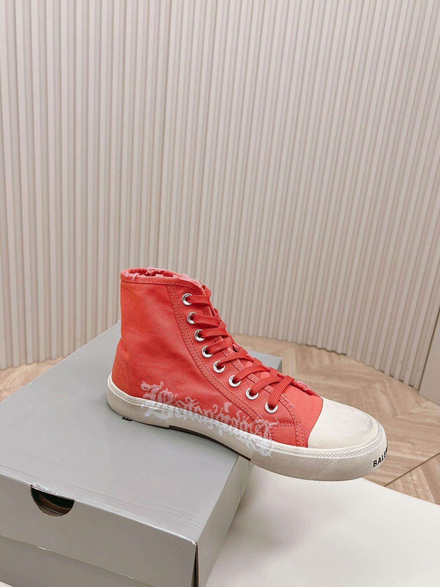 Balanciaga HIGH-TOP SNEAKERS GRAFFITI IN RED CANVAS