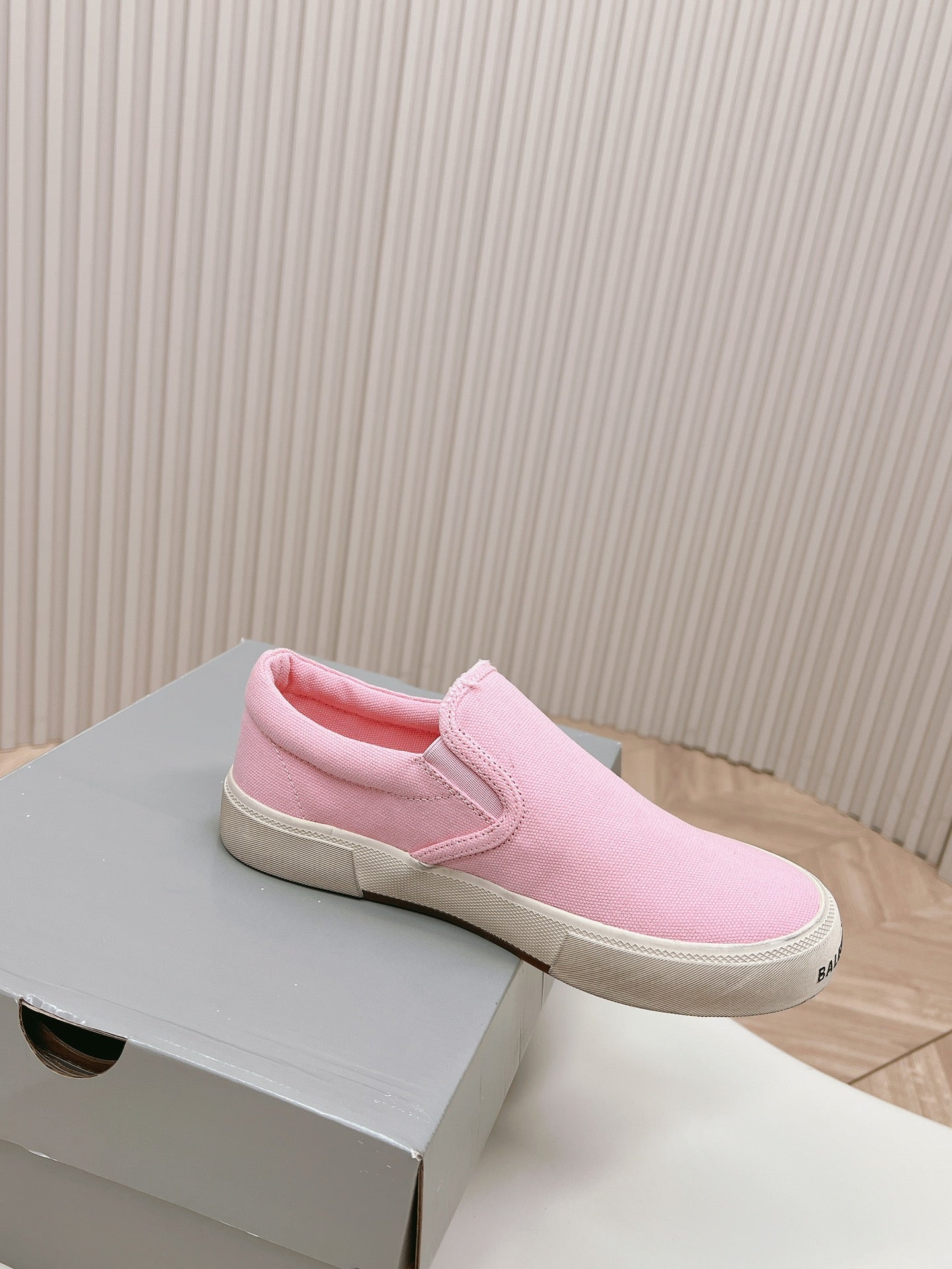 Balanciaga SLIP-ON SNEAKERS GRAFFITI IN PINK CANVAS