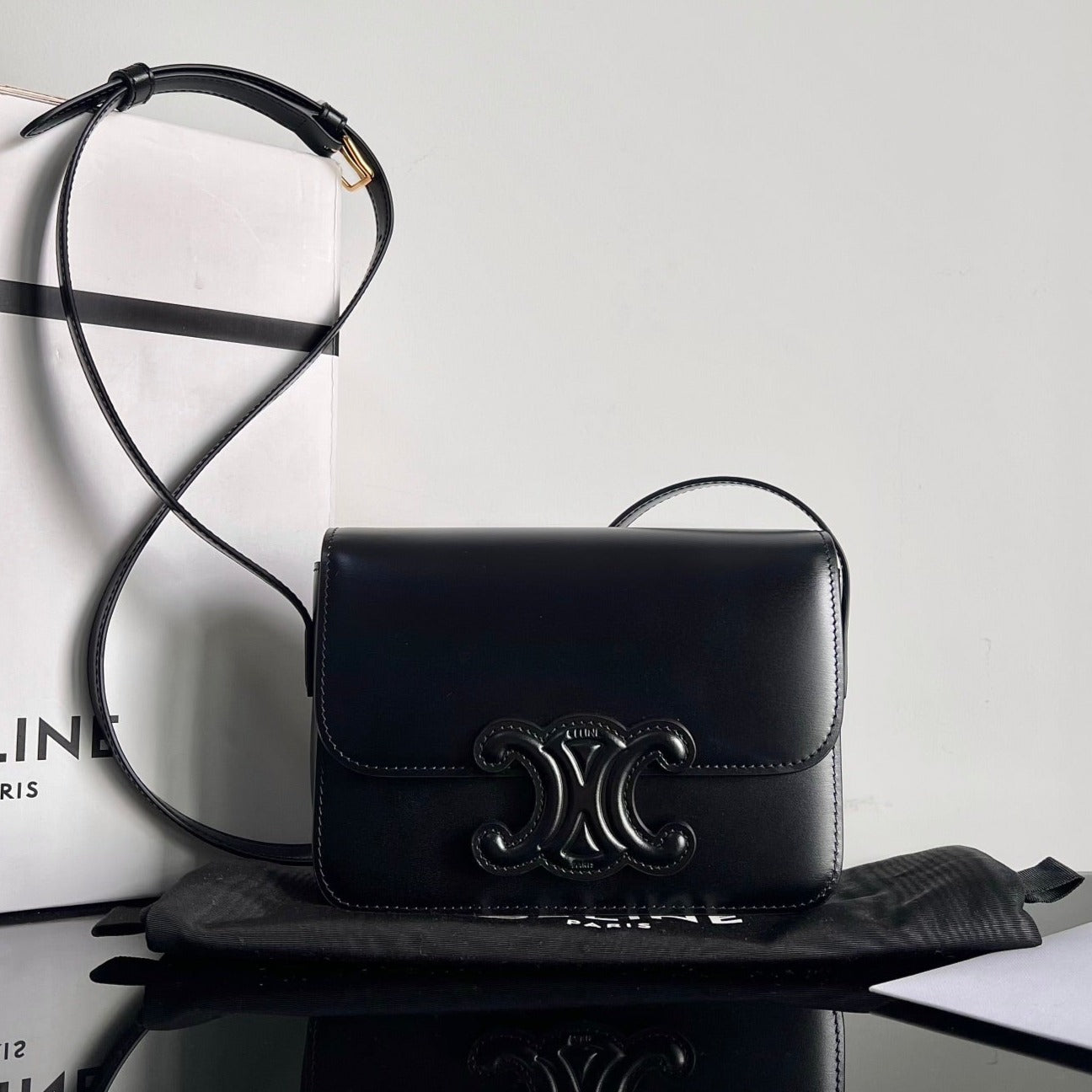 Celine CLASSIQUE TRIOMPHE 22 BLACK SMOOTH CALFSKIN