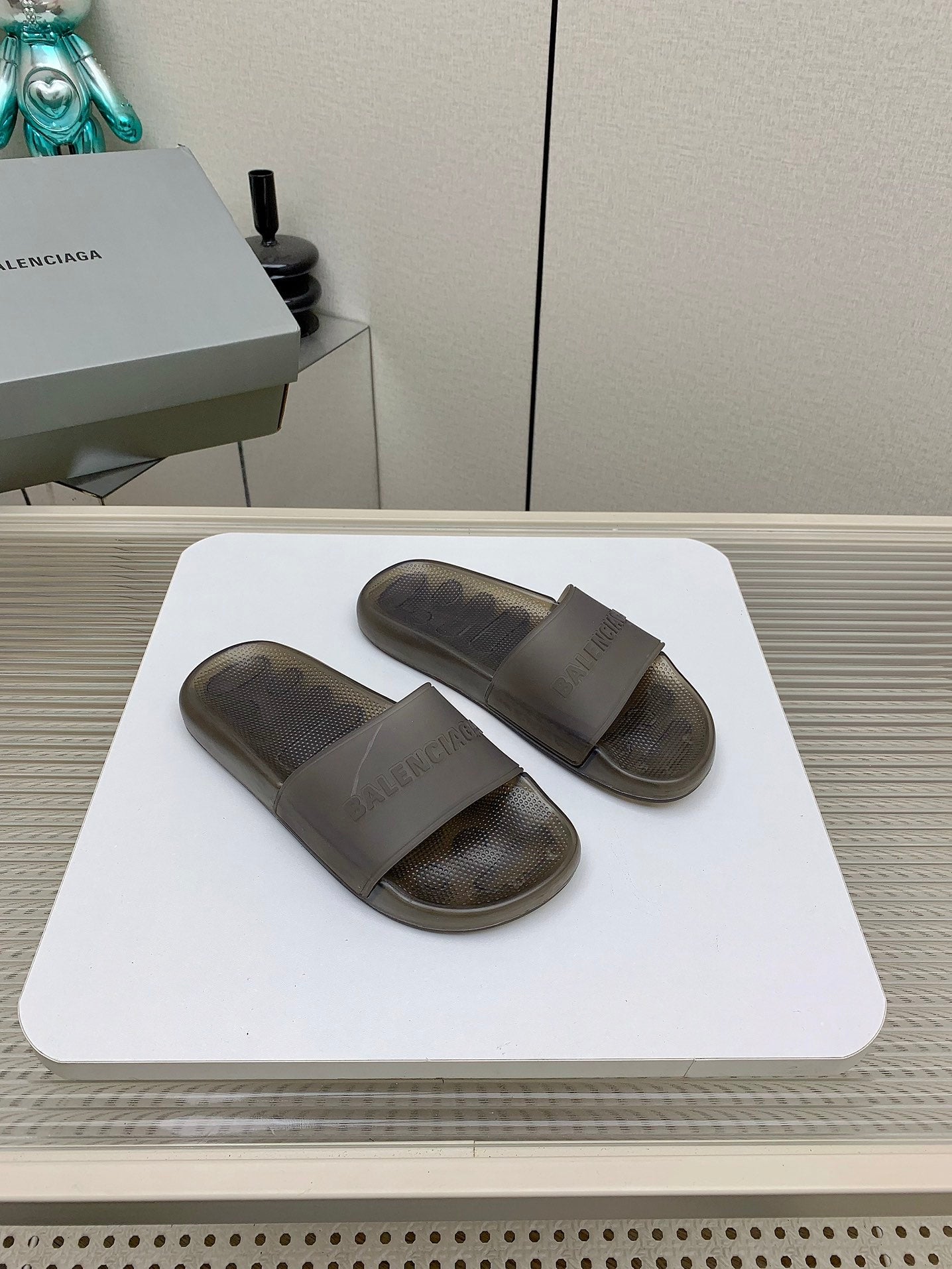 Balanciaga POOL SLIDE SANDAL IN SMOKE BROWN RUBBER
