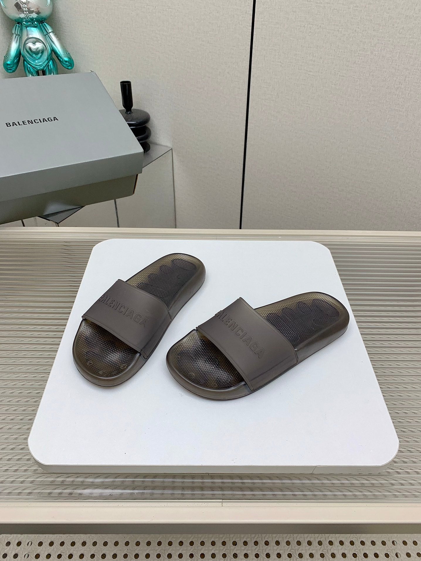 Balanciaga POOL SLIDE SANDAL IN SMOKE BROWN RUBBER