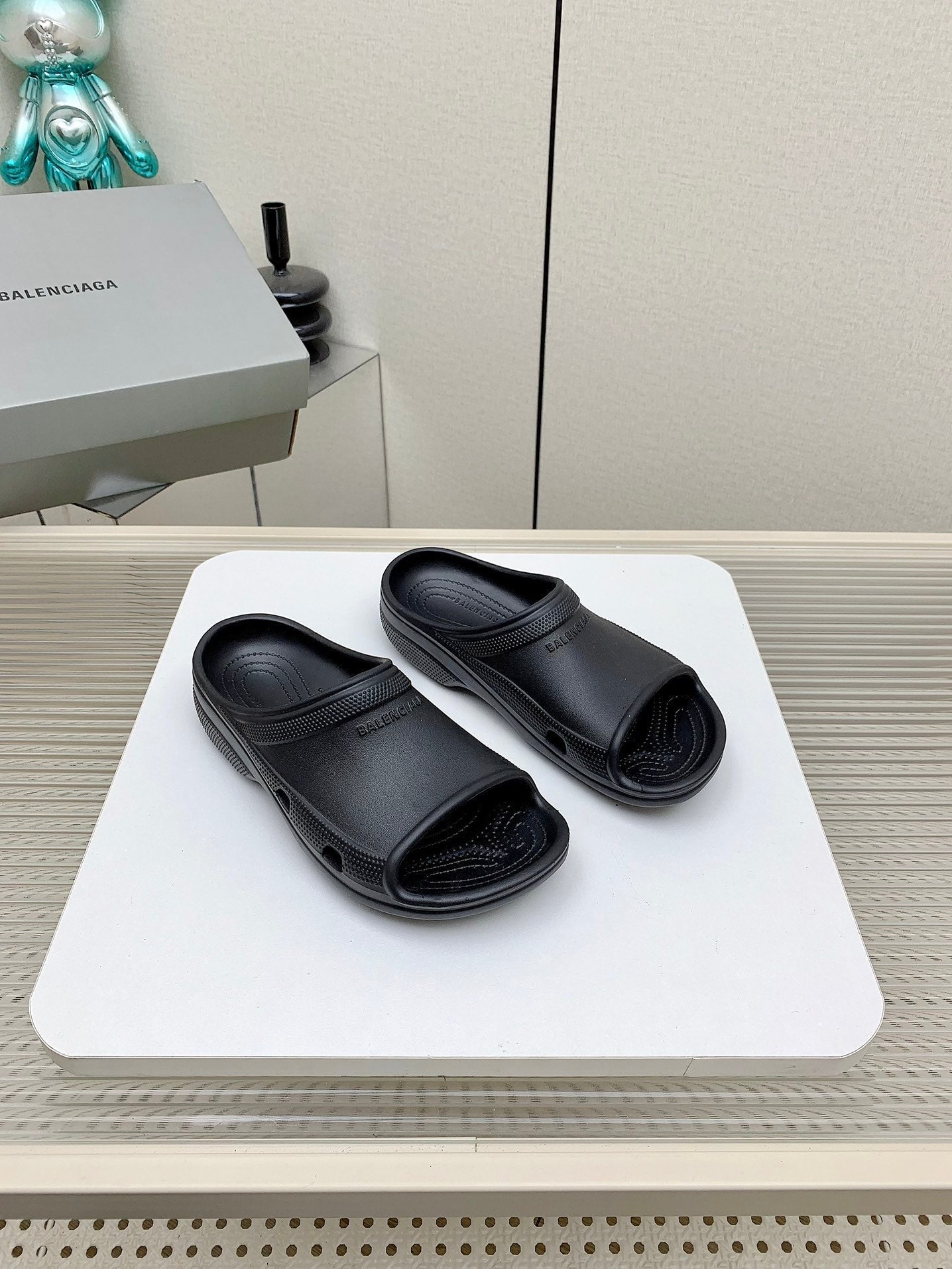 Balanciaga POOL CROCS IN BLACK RUBBER