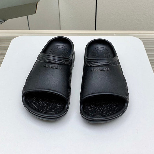 Balanciaga POOL CROCS IN BLACK RUBBER