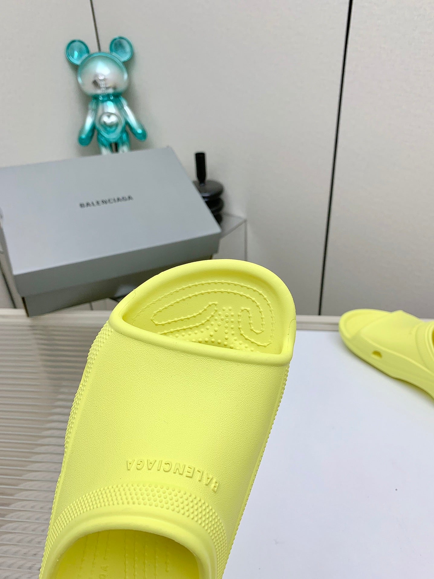Balanciaga POOL CROCS IN MANZ YELLOW RUBBER