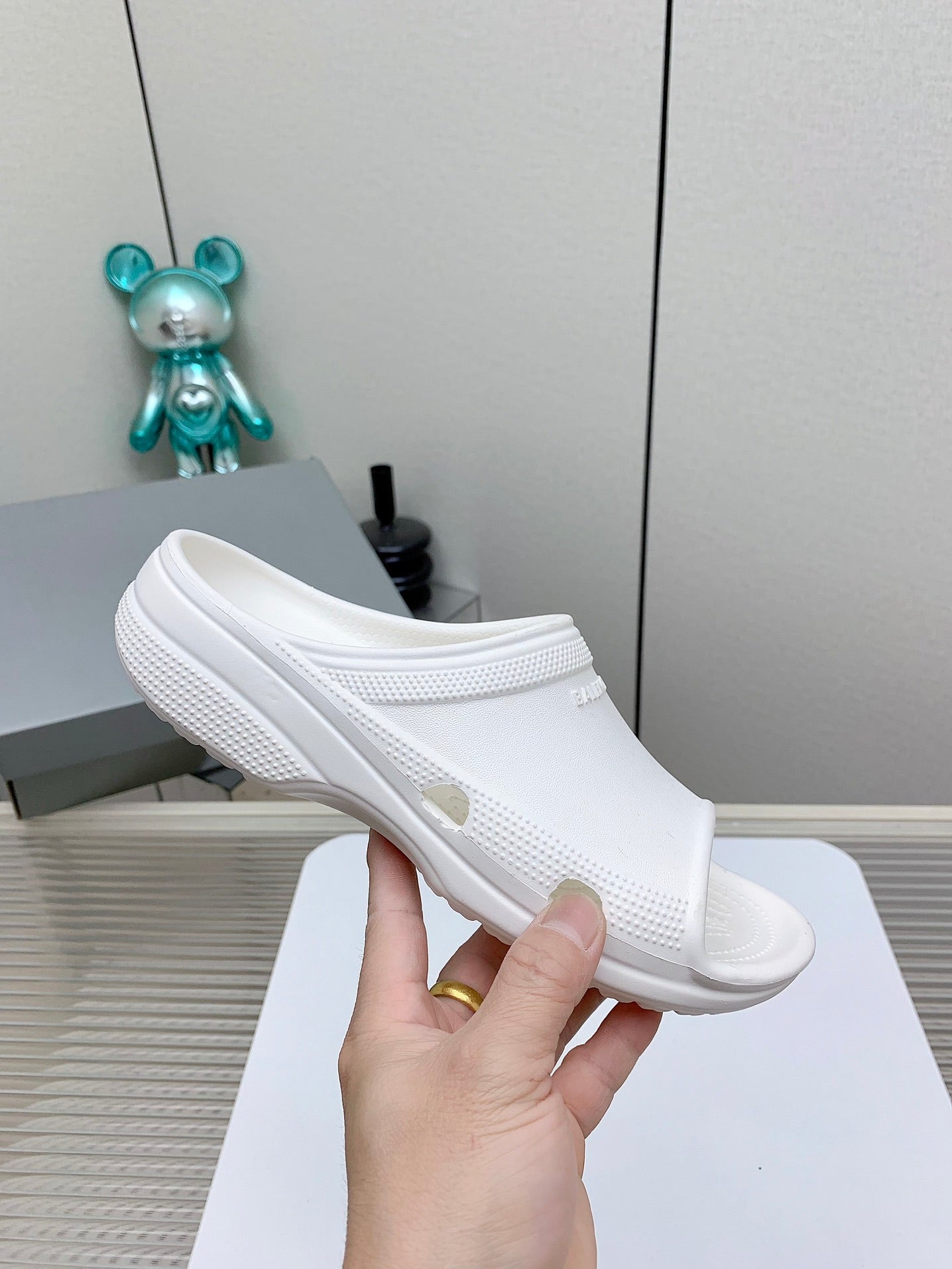 Balanciaga POOL CROCS IN WHITE RUBBER