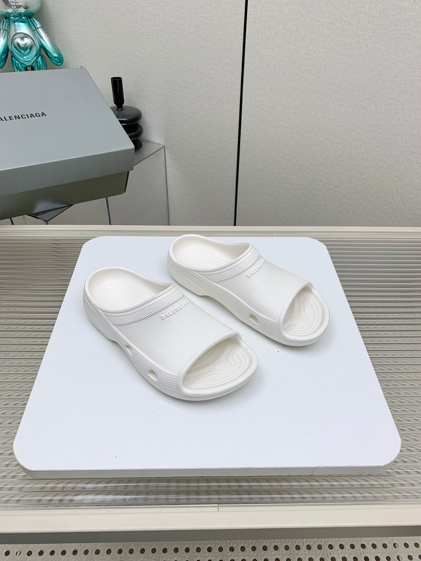 Balanciaga POOL CROCS IN WHITE RUBBER