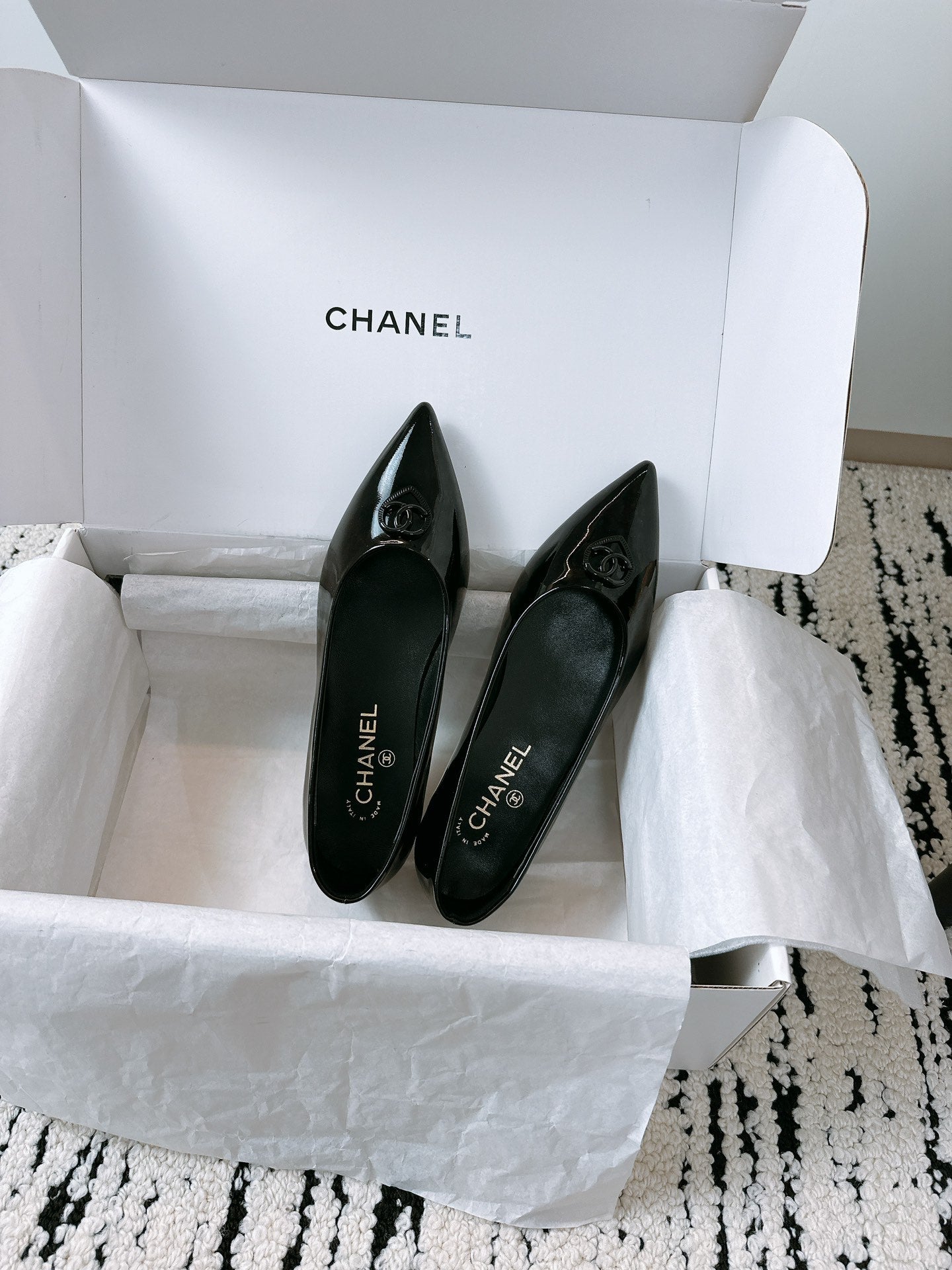CHANEL Ballet Flats In Black Glossy Lambskin 144667