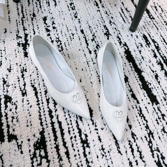 CHANEL Ballet Flats In White Glossy Lambskin 144669